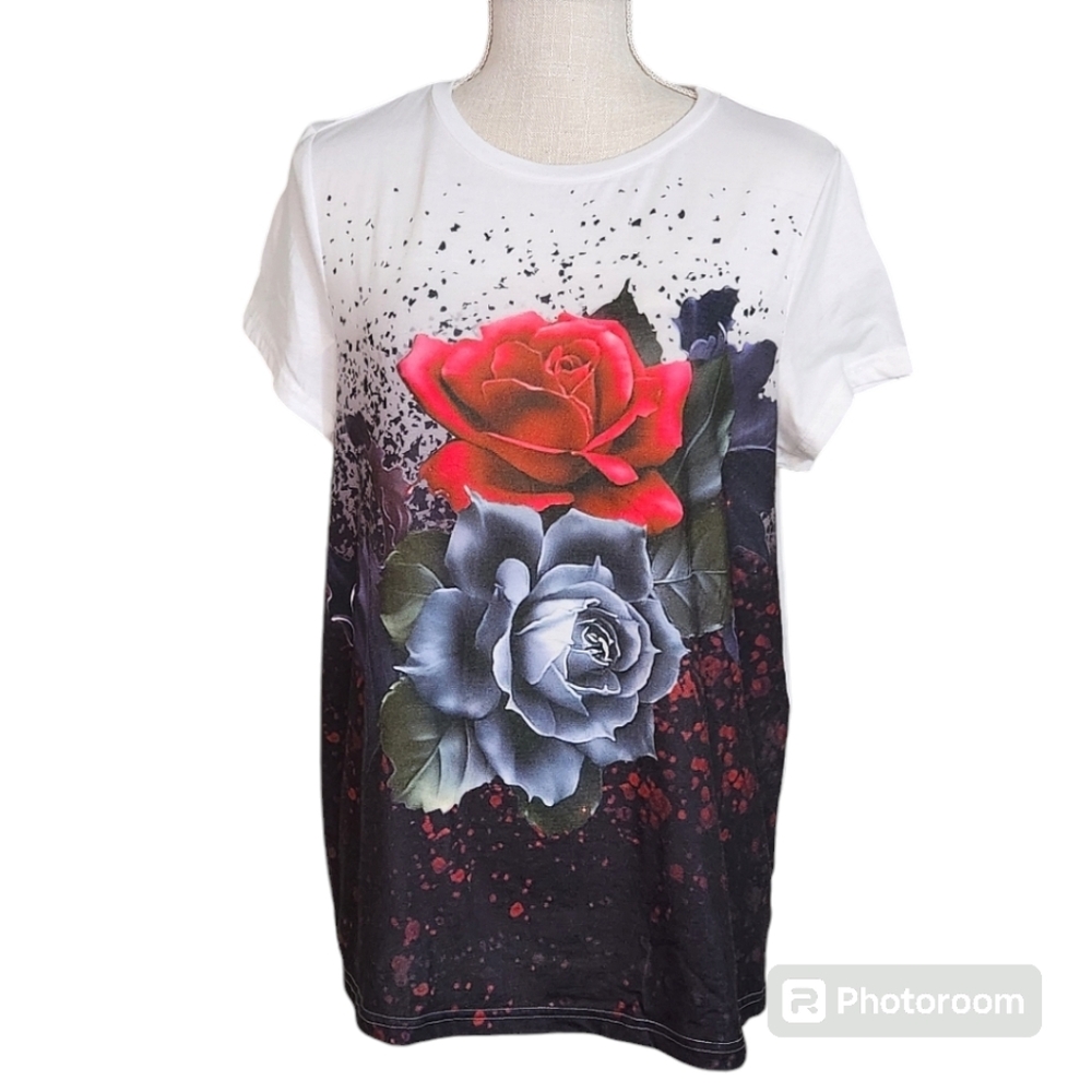 Noracora White Graphic Rose Tee Shirt - Size Large
